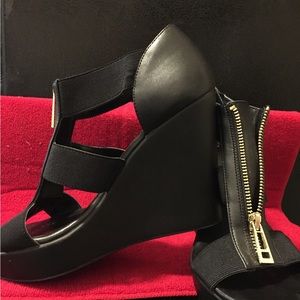 Light weight black leather wedge with silver zip front